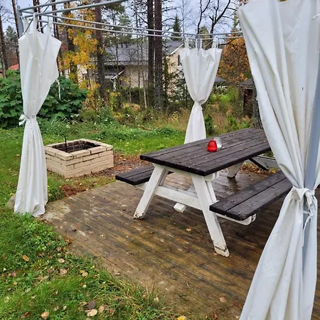 Saunallista Omakotitalomajoitusta Kuusamon Keskustan Tuntumassa * Kuusamo