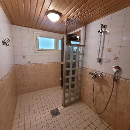 Saunallista Omakotitalomajoitusta Kuusamon Keskustan Tuntumassa * Kuusamo