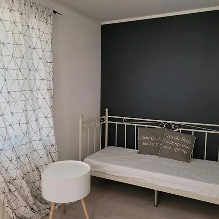 Saunallista Omakotitalomajoitusta Kuusamon Keskustan Tuntumassa *