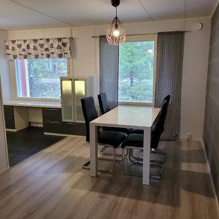 Saunallista Omakotitalomajoitusta Kuusamon Keskustan Tuntumassa דירה קוסאמו