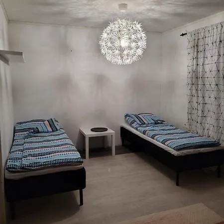 Saunallista Omakotitalomajoitusta Kuusamon Keskustan Tuntumassa Appartamento *