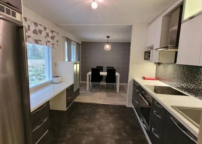 Saunallista Omakotitalomajoitusta Kuusamon Keskustan Tuntumassa דירה