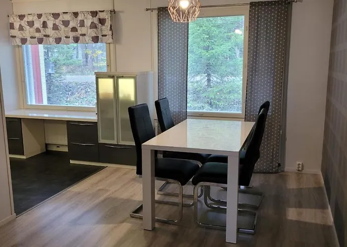 Saunallista Omakotitalomajoitusta Kuusamon Keskustan Tuntumassa דירה קוסאמו